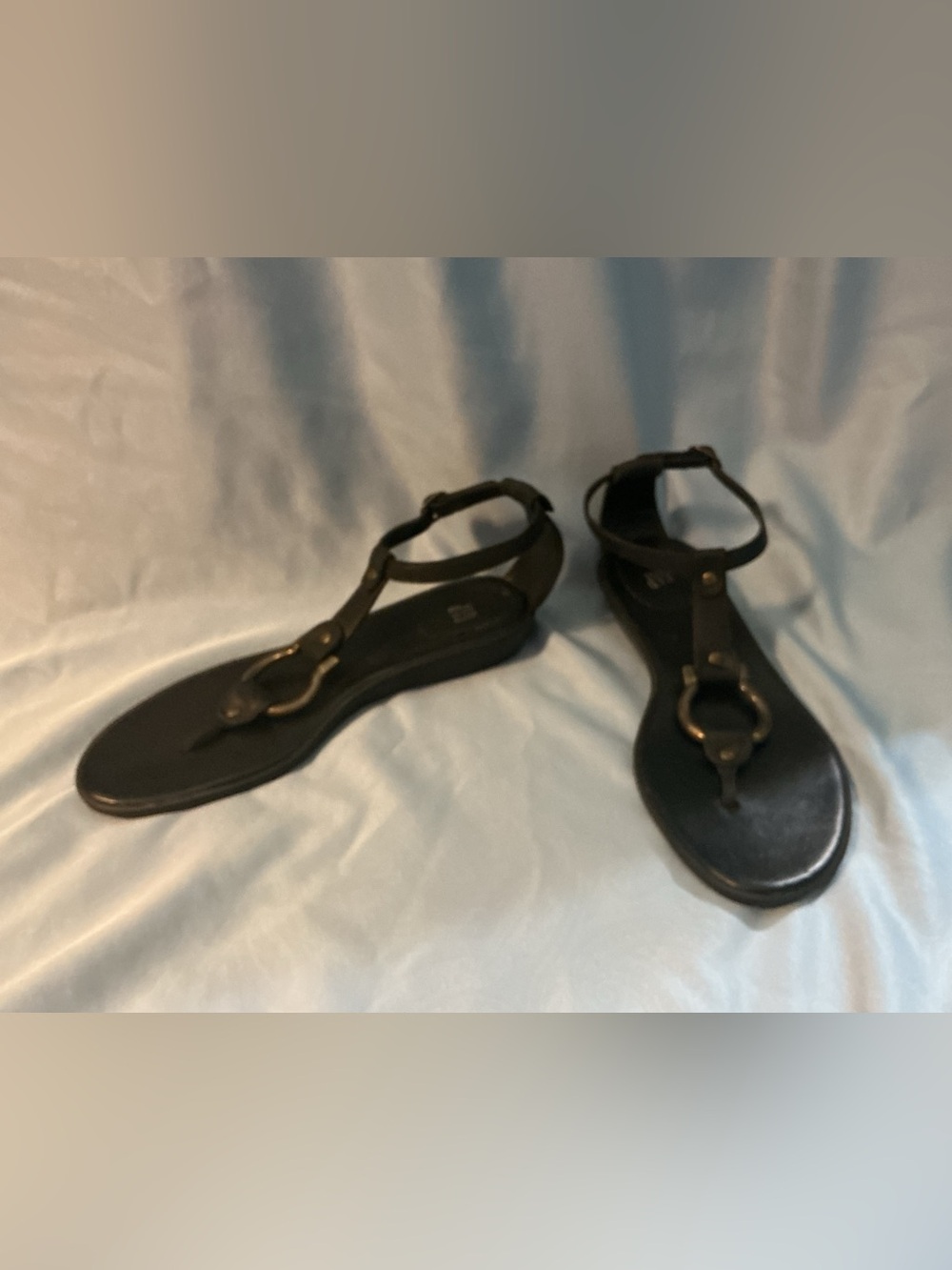GAP Black T-Strap Women's Sandals with Ring Detail